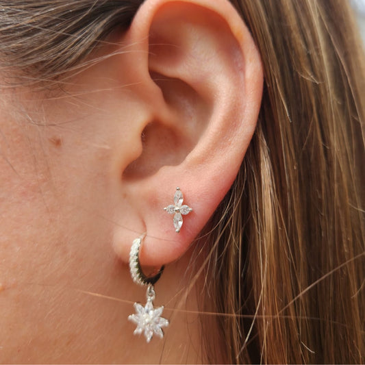 Aros flor mini plata y circones