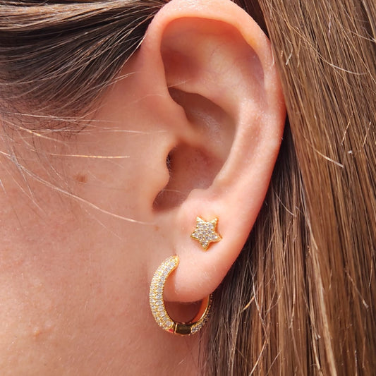 Argollas enchapadas en oro y circones